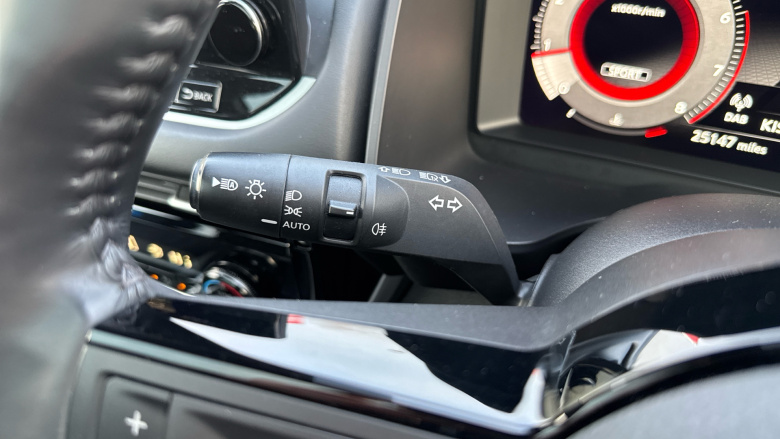 Nissan Qashqai 1.3 DiG-T MH Premiere Edition 5dr Petrol Hatchback